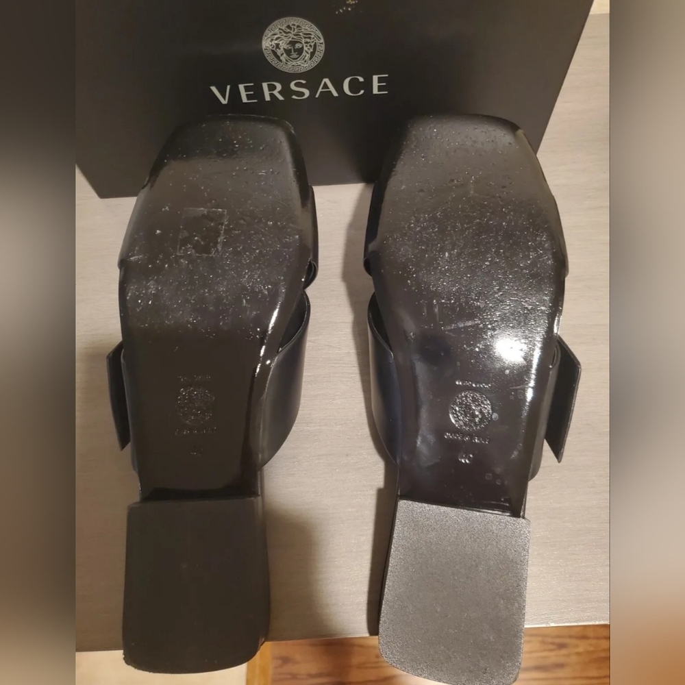 Versace leather sandals size 40